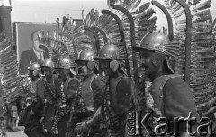 1.05.1953, Stalinogród (Katowice), Polska.
Pochód pierwszomajowy, husaria.
Fot. Kazimierz Seko, zbiory Ośrodka KARTA
 
