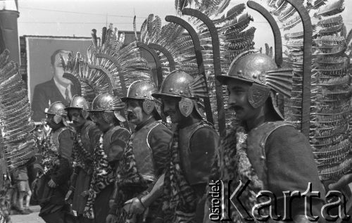 1.05.1953, Stalinogród (Katowice), Polska.
Pochód pierwszomajowy, husaria.
Fot. Kazimierz Seko, zbiory Ośrodka KARTA
 
