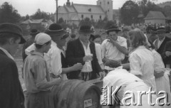 1950, Poronin, Polska.
Odsłonięcie pomnika Włodzimierza Lenina.
Fot. Kazimierz Seko, zbiory Ośrodka KARTA
 
