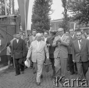 Lipiec 1959, Katowice, Polska.
Wizyta delegacji sowieckiej, w środku idą: Nikita Chruszczow i Władysław Gomułka, z tyłu z lewej Edward Gierek.
Fot. Kazimierz Seko, zbiory Ośrodka KARTA
 
