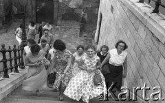 1957, Budapeszt, Węgry.
Grupa polskich turystów podczas zwiedzania Budapesztu.
Fot. Kazimierz Seko, zbiory Ośrodka KARTA.