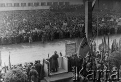 9.05.1945 (?), Katowice, Polska.
Wiec na placu Dzierżyńskiego z udziałem gen. Aleksandra Zawadzkiego i biskupa Adamskiego.
Fot. NN, reprodukcja Kazimierz Seko, zbiory Ośrodka KARTA.

