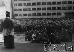 9.05.1945 (?), Katowice, Polska.
Wiec na placu Dzierżyńskiego z udziałem gen. Aleksandra Zawadzkiego i biskupa Adamskiego.
Fot. NN, reprodukcja Kazimierz Seko, zbiory Ośrodka KARTA.

