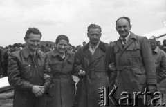 Maj 1949, góra Żar, Beskid Mały, Polska.
Organizatorzy zawodów szybowcowych na górze Żar.
Fot. Kazimierz Seko, zbiory Ośrodka KARTA