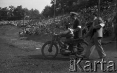 1949, Bytom, Polska.
Otwarcie toru żużlowego w Bytomiu.
Fot. Kazimierz Seko, zbiory Ośrodka KARTA