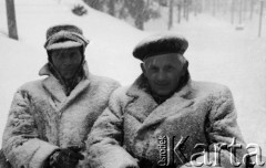 1951, Zakopane, Polska.
Dziennikarze jadący saniami na zawody sportowe.
Fot. Kazimierz Seko, zbiory Ośrodka KARTA