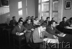 Grudzień 1959, Chorzów, Polska.
Uczestnicy kursu dokształcającego podczas zajęć.
Fot. Kazimierz Seko, zbiory Ośrodka KARTA
