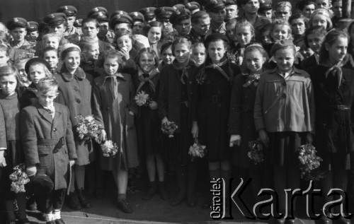 1951, Katowice, Polska.
Defilada na ulicach Katowic.
Fot. Kazimierz Seko, zbiory Ośrodka KARTA

