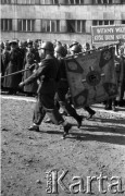 1951, Katowice, Polska.
Defilada na ulicach Katowic.
Fot. Kazimierz Seko, zbiory Ośrodka KARTA

