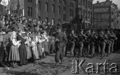 1951, Katowice, Polska.
Defilada na ulicach Katowic.
Fot. Kazimierz Seko, zbiory Ośrodka KARTA

