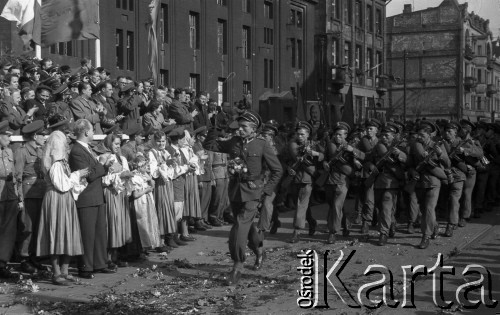1951, Katowice, Polska.
Defilada na ulicach Katowic.
Fot. Kazimierz Seko, zbiory Ośrodka KARTA

