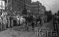 1951, Katowice, Polska.
Defilada na ulicach Katowic.
Fot. Kazimierz Seko, zbiory Ośrodka KARTA

