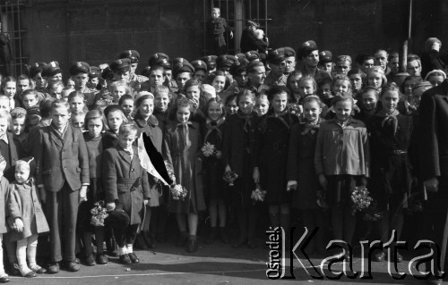1951, Katowice, Polska.
Defilada na ulicach Katowic.
Fot. Kazimierz Seko, zbiory Ośrodka KARTA

