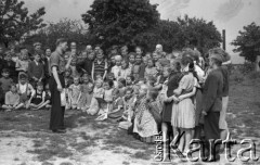 Lata 50-te, Pawłowice, Polska.
Szkolne koło Ligi Przyjaciół Żołnierza.
Fot. Kazimierz Seko, zbiory Ośrodka KARTA