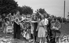 Lata 50-te, Pawłowice, Polska.
Szkolne koło Ligi Przyjaciół Żołnierza.
Fot. Kazimierz Seko, zbiory Ośrodka KARTA