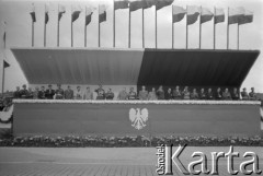 7.05.1954, Wrocław, Polska.
Defilada z okazji obchodów 10-lecia powrotu Ziem Odzyskanych do Polski. Dygnitarze na trybunie honorowej.
Fot. Kazimierz Seko, zbiory Ośrodka KARTA