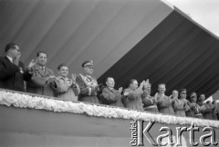7.05.1954, Wrocław, Polska.
Defilada z okazji obchodów 10-lecia powrotu Ziem Odzyskanych do Polski. Na trybunie honorowej czwarty od lewej stoi Marszałek Polski Konstanty Rokossowski, szósty - I Sekretarz KC PZPR - Bolesław Bierut. 
Fot. Kazimierz Seko, zbiory Ośrodka KARTA
