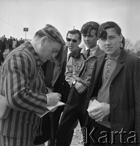 16.04.1967, Brzezinka, Polska.
Odsłonięcie pomnika w Brzezince.
Fot. Kazimierz Seko, zbiory Ośrodka KARTA
