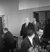 10.05.1968, Katowice, Polska.
Plenum Komitetu Wojewódzkiego PZPR. Józef Cyrankiewicz i Edward Gierek wchodzą na salę obrad.
Fot. Kazimierz Seko, zbiory Ośrodka KARTA
