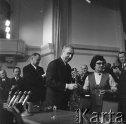 11.12.1971, Warszawa, Polska.
Zakończenie VI Zjazdu Polskiej Zjednoczonej Partii Robotniczej, Edward Gierek, Piotr Jaroszewicz i Edward Babiuch.
Fot. Kazimierz Seko, zbiory Ośrodka KARTA.
