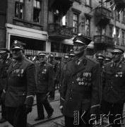 1.05.1971, Katowice, Polska.
Pochód pierwszomajowy, grupa weteranów powstań śląskich.
Fot. Kazimierz Seko, zbiory Ośrodka KARTA
