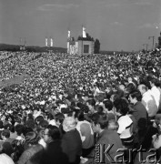 1973, Chorzów, Polska.
Indywidualne Mistrzostwa Świata na żużlu, publiczność zgromadzona na stadionie.
Fot. Kazimierz Seko, zbiory Ośrodka KARTA