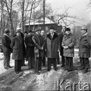1976, Zabrze, woj. Katowice, Polska.
Edward Gierek i Zdzisław Grudzień (stoi drugi od prawej) na budowie Centrum Aparatury Medycznej.
Fot. Kazimiesz Seko, zbiory Ośrodka KARTA.
