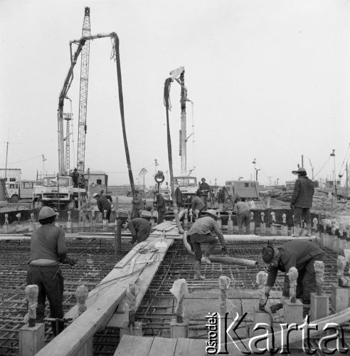 12.05.1974, Katowice, Polska.
Huta Katowice, czyn społeczny budowniczych zakładu.
Fot. Kazimierz Seko, zbiory Ośrodka KARTA