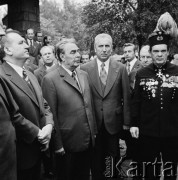 22.07.1974, Katowice, Polska.
Obchody XXX-lecia PRL, spotkanie z delegacją górników, stoją od lewej: I sekretarz Komitetu Wojewódzkiego PZPR - Zdzisław Grudzień, przywódca Komunistycznej Partii Związku Radzieckiego - Leonid Breżniew i I sekretarz Polskiej Zjednoczonej Partii Robotniczej - Edward Gierek.
Fot. Kazimierz Seko, zbiory Ośrodka KARTA