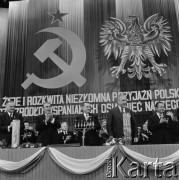 22.07.1974, Katowice, Polska.
Uroczyste obchody XXX-lecia PRL, za stołem prezydialnym stoją od lewej: Piotr Jaroszewicz, Leonid Breżniew, Zdzisław Grudzień, Edward Gierek, Edward Babiuch. Nad nimi wisi hasło: 