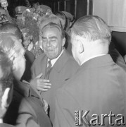 22.07.1974, Katowice, Polska.
Obchody XXX-lecia PRL, pożegnanie radzieckiej delegacji, w środku stoi Leonid Breżniew.
Fot. Kazimierz Seko, zbiory Ośrodka KARTA
