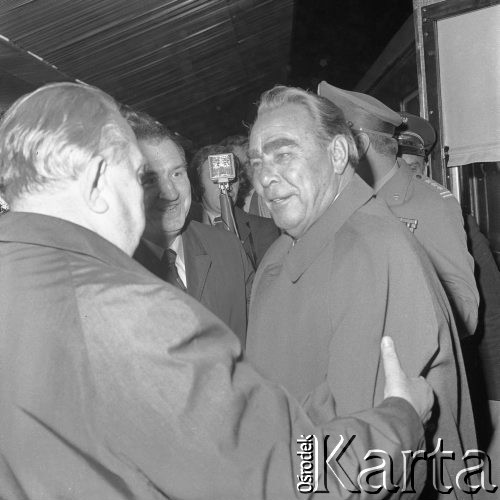 22.07.1974, Katowice, Polska.
Obchody XXX-lecia PRL, pożegnanie radzieckiej delegacji, z prawej stoi Leonid Breżniew.
Fot. Kazimierz Seko, zbiory Ośrodka KARTA
