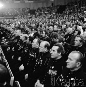 22.07.1974, Katowice, Polska.
Uroczyste obchody XXX-lecia PRL, członkowie Polskiej Zjednoczonej Partii Robotniczej zgromadzeni na widowni.
Fot. Kazimierz Seko, zbiory Ośrodka KARTA
