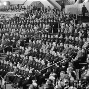 22.07.1974, Katowice, Polska.
Uroczyste obchody XXX-lecia PRL, członkowie Polskiej Zjednoczonej Partii Robotniczej zgromadzeni na widowni.
Fot. Kazimierz Seko, zbiory Ośrodka KARTA
