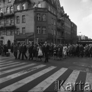 Maj 1977, Katowice, Polska.
Pogrzeb płk Włodzimierza Stahla, kondukt przechodzący ulicami miasta.
Fot. Kazimierz Seko, zbiory Ośrodka KARTA