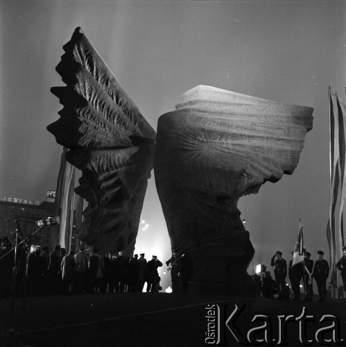 7.05.1977, Katowice, Polska.
Apel Zwycięstwa pod Pomnikiem Powstańców Śląskich.
Fot. Kazimierz Seko, zbiory Ośrodka KARTA
