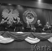 Kwiecień 1977, Katowice, Polska.
Spotkanie z przedstawicielami rządu polskiego i rządu Związku Radzieckiego, stoją od lewej: NN, Edward Babiuch, Piotr Jaroszewicz, Zdzisław Grudzień, NN - wicepremier rządu Związku Radzieckiego, NN.
Fot. Kazimierz Seko, zbiory Ośrodka KARTA
