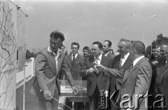 1977, Katowice, Polska.
Edward Gierek i Zdzisław Grudzień oglądają plany murckowskiego węzła drogowego.
Fot. Kazimierz Seko, zbiory Ośrodka KARTA
