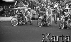 25.06.1978, Chorzów, woj. Katowice, Polska.
Stadion Śląski, zawody żużlowe, zawodnicy przed startem.
Fot. Kazimierz Seko, zbiory Ośrodka KARTA