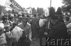 1978, Katowice, Polska.
Kosmonauci: Piotr Klimuk i Mirosław Hermaszewski podczas spotkania z mieszkańcami Katowic.
Fot. Kazimierz Seko, zbiory Ośrodka KARTA
