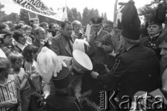 1978, Katowice, Polska.
Kosmonauci: Piotr Klimuk i Mirosław Hermaszewski podczas spotkania z mieszkańcami Katowic.
Fot. Kazimierz Seko, zbiory Ośrodka KARTA
