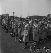 1982, Katowice, Polska.
Uroczystości pod Pomnikiem Powstańców Śląskich - nadanie Krzyża Powstańczego sztandarowi Komendy Chorągwi ZHP.
Fot. Kazimierz Seko, zbiory Ośrodka KARTA