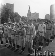 1982, Katowice, Polska.
Uroczystości pod Pomnikiem Powstańców Śląskich - nadanie Krzyża Powstańczego sztandarowi Komendy Chorągwi ZHP.
Fot. Kazimierz Seko, zbiory Ośrodka KARTA