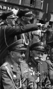1982, Katowice, Polska.
Wmurowanie tablicy pamiątkowej na ścianie Teatru Śląskiego w 60 rocznicę objęcia Śląska przez władze polskie, grupa weteranów powstań śląskich w mundurach z przypiętymi odznaczeniami.
Fot. Kazimierz Seko, zbiory Ośrodka KARTA
