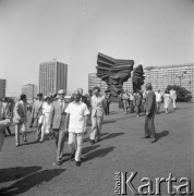 3.07.1986, Katowice, Polska.
Zagraniczni goście X Zjazdu PZPR pod Pomnikiem Powstańców Śląskich.
Fot. Kazimierz Seko, zbiory Ośrodka KARTA
