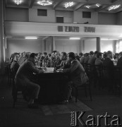 lata 60-te, brak miejsca, Polska.
Delegaci w sali obrad podczas III Zjazdu Związku Młodzieży Wiejskiej.
Fot. Kazimierz Seko, zbiory Ośrodka KARTA