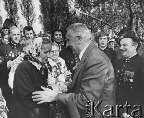 Lata70-te, Rydułtowy, woj. Katowice, Polska.
Edward Gierek podczas spotkania z mieszkańcami miejscowości i górnikami.
Fot. NN, reprodukcja Kazimierz Seko, zbiory Ośrodka KARTA.