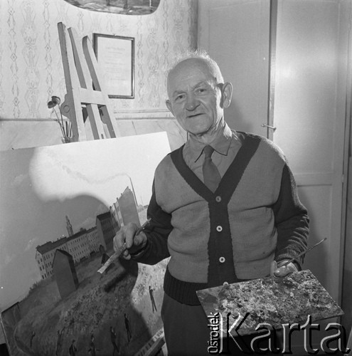 ok. 1970, Śląsk, Polska.
Weteran powstań śląskich, artysta malarz Juliusz Marcisz, podczas pracy nad kolejnym obrazem.
Fot. Kazimierz Seko, zbiory Ośrodka KARTA