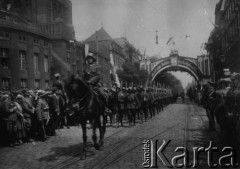 20.06.1922, Katowice, Polska.
Przejmowanie terenów plebiscytowych przez Wojsko Polskie, uroczysta defilada.
Fot. NN, reprodukcja Kazimierz Seko, udostępniła Barbara Karwat-Seko.