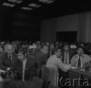 Sierpien 1985, Katowice, Polska.
Uczestnicy plenum wyborczego w Komitecie Wojewódzkim PZPR na sali obrad.
Fot. Kazimierz Seko, zbiory Ośrodka KARTA
